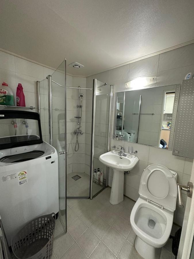 อพาร์ทเม้น Hongdae Guesthouse2 1min From Hongik Uni Station Exit #1