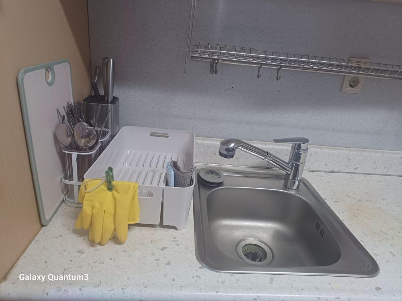 Hongdae Guesthouse2 1min From Hongik Uni Station Exit #1 โซล